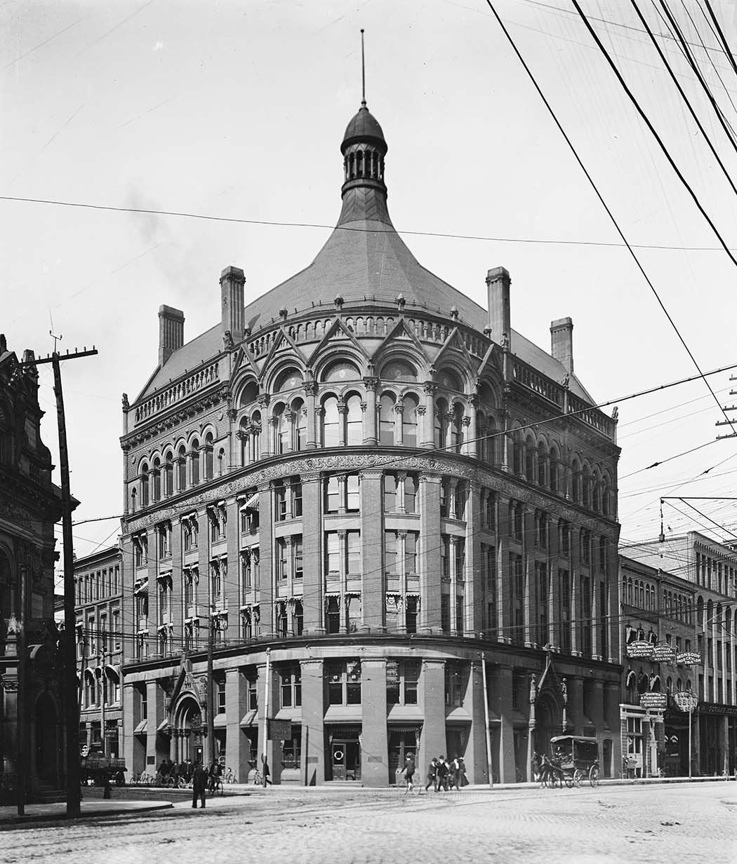 In the 1940s, TTC headquarters was located at the intersection of Yonge and Front. (Photo courtesy of the City of Toronto Archives.)