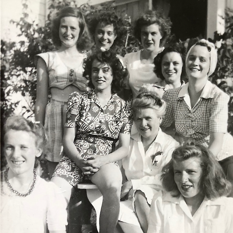The Farmerettes at Inniskillin. Sheila McIlraith is in the back row, far left. (Photo courtesy of Sheila.)