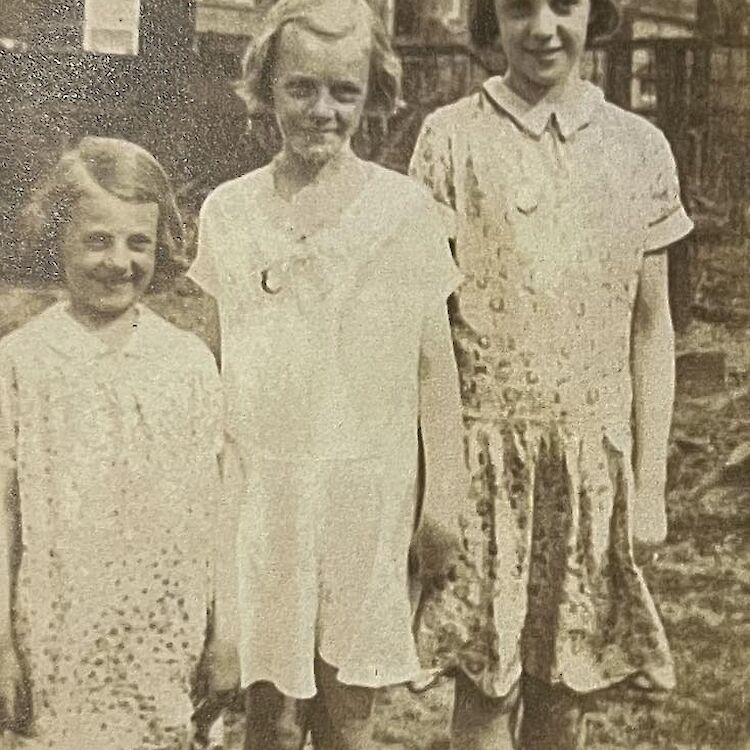 Doris Dunne and her sisters. (Photo courtesy of the family.)