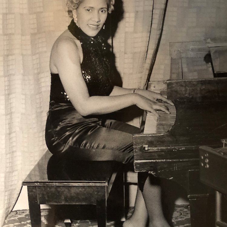 Alminta Dawson performing