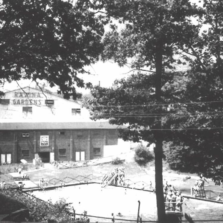 Ravina Gardens had a pool and a skating arena until 1961.