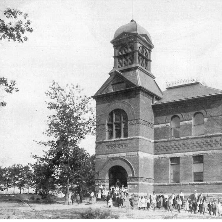 Swansea Public School (Photo courtesy of Swansea Historical Society via Ontario Archives.)