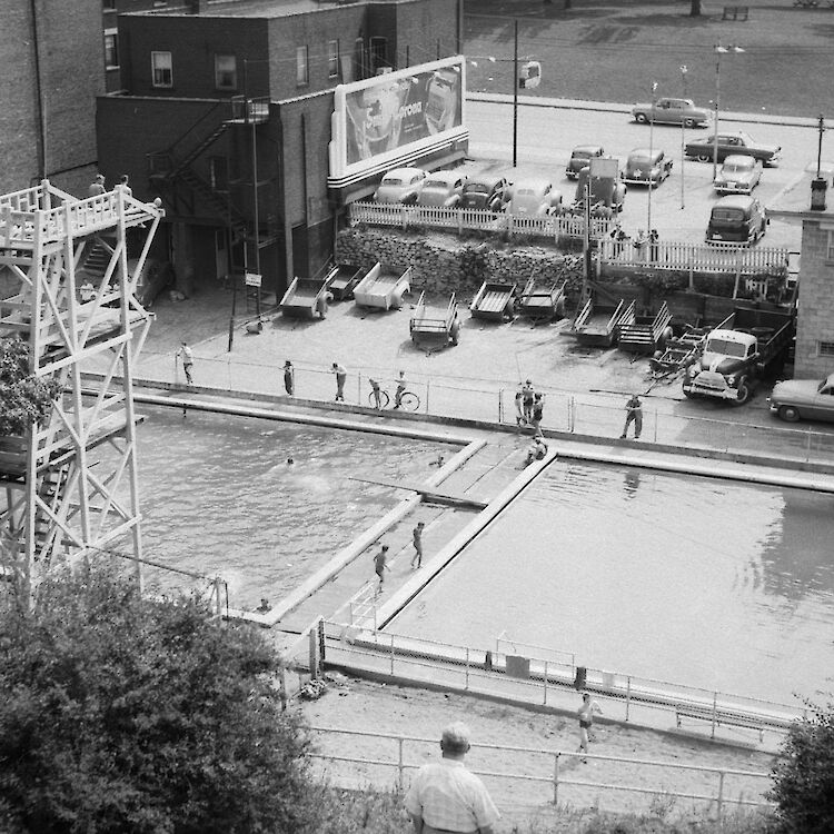 The High Park Mineral Baths in 1954. (Photo courtesy of Toronto Public Library, Baldwin Collection.)