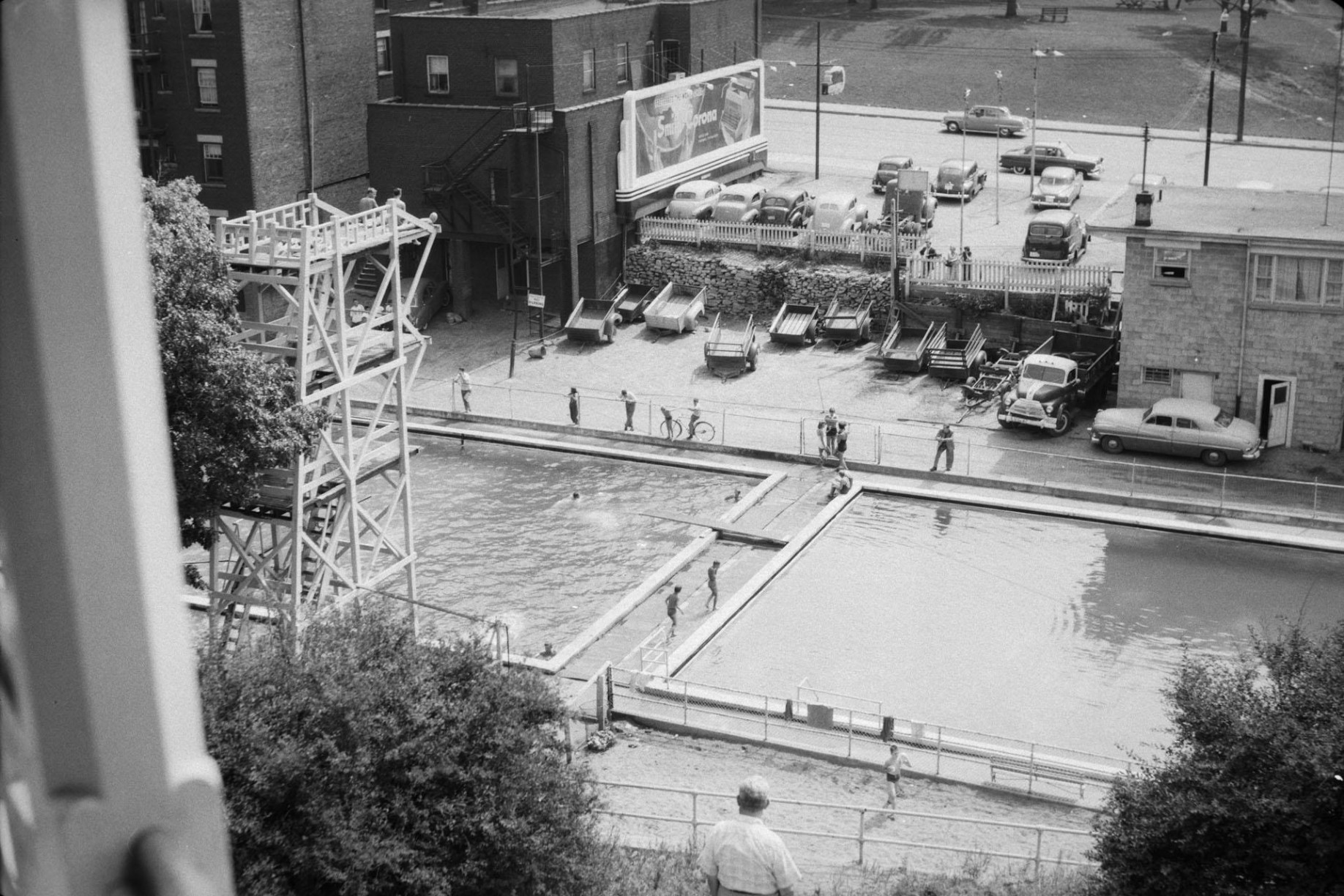 The High Park Mineral Baths in 1954. (Photo courtesy of Toronto Public Library, Baldwin Collection.)
